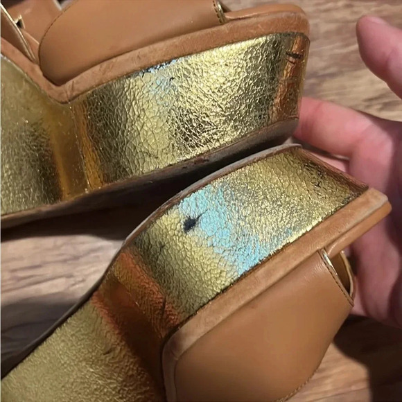 - Authentic Louis Vuitton Tan Leather Metallic Wedge Sandals Size 38 - Picture 9 of 16